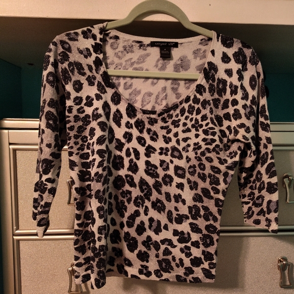 Top - Picture 1 of 3